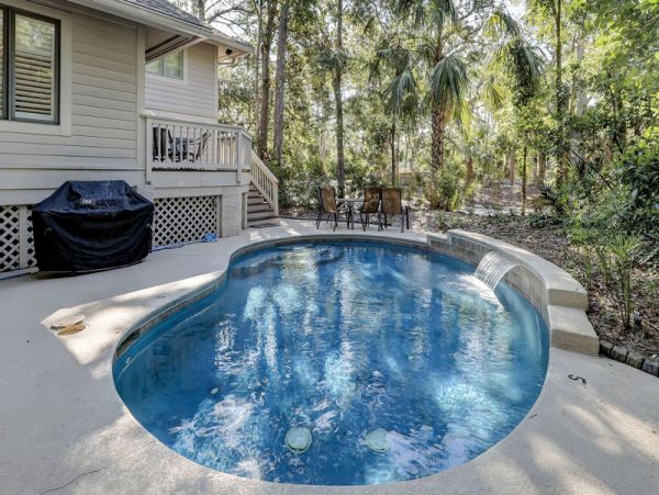 Four Bedroom Charming Home in Hilton Head Sleeps 14 with Pool