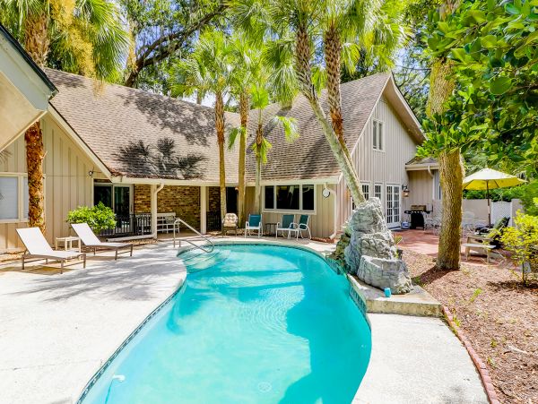 Hilton Head Vacation Pool Home Six Bedroom Walk to Beach