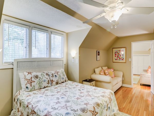 Hilton Head Vacation Pool Home Six Bedroom Walk to Beach