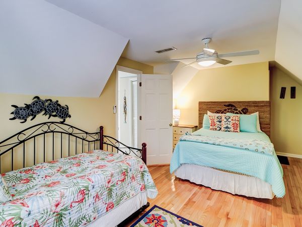 Hilton Head Vacation Pool Home Six Bedroom Walk to Beach
