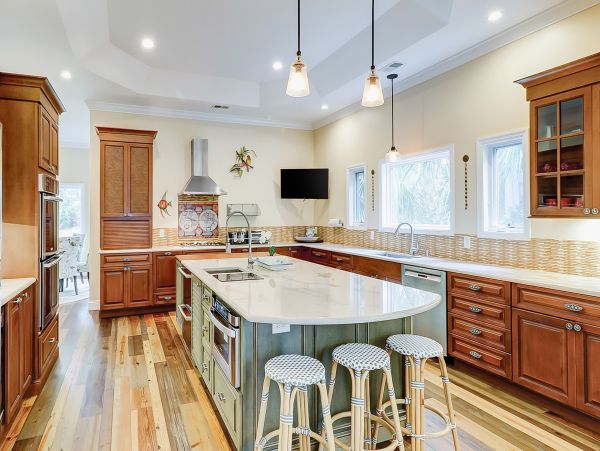 Hilton Head Vacation Pool Home Six Bedroom Walk to Beach