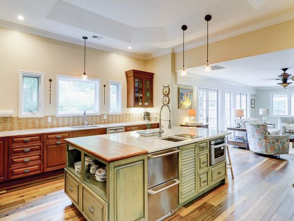 Hilton Head Vacation Pool Home Six Bedroom Walk to Beach