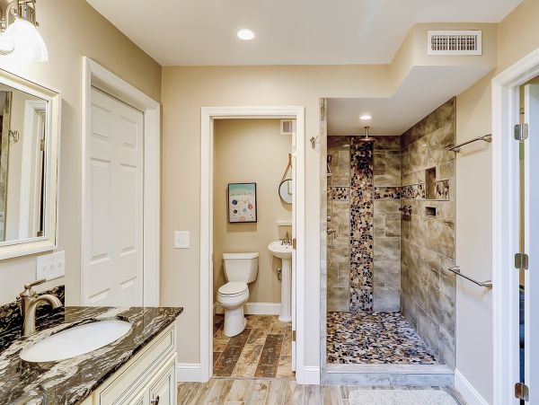 Hilton Head Vacation Pool Home Six Bedroom Walk to Beach