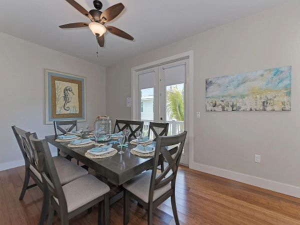 Holmes Beach Vacation Pool Home Sleeps 14
