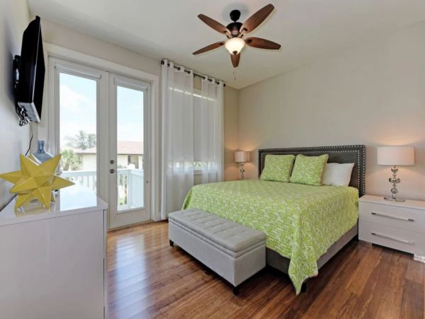 Holmes Beach Vacation Pool Home Sleeps 14