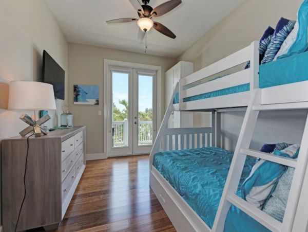 Holmes Beach Vacation Pool Home Sleeps 14