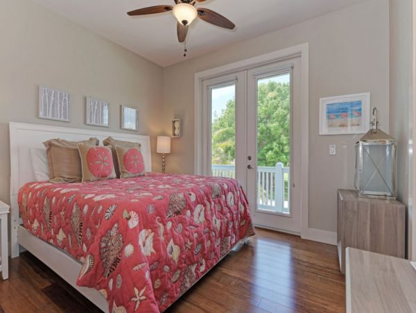 Holmes Beach Vacation Pool Home Sleeps 14