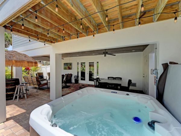 Holmes Beach Vacation Pool Home Sleeps 14