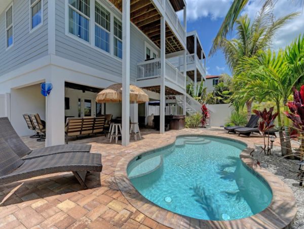 Holmes Beach Vacation Pool Home Sleeps 14