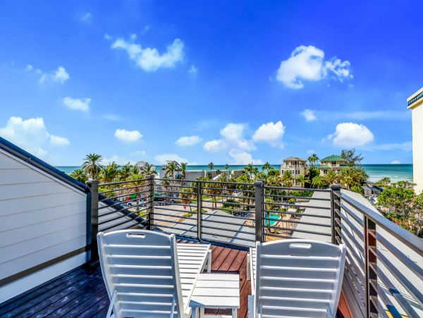 Siesta Key Luxury Rentals | Beach Home with Pool, Spa & Rooftop