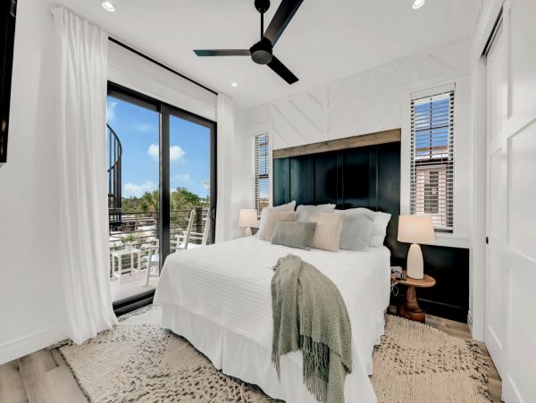 Siesta Key Luxury Rentals | Beach Home with Pool, Spa & Rooftop
