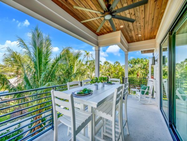 Siesta Key Luxury Rentals | Beach Home with Pool, Spa & Rooftop