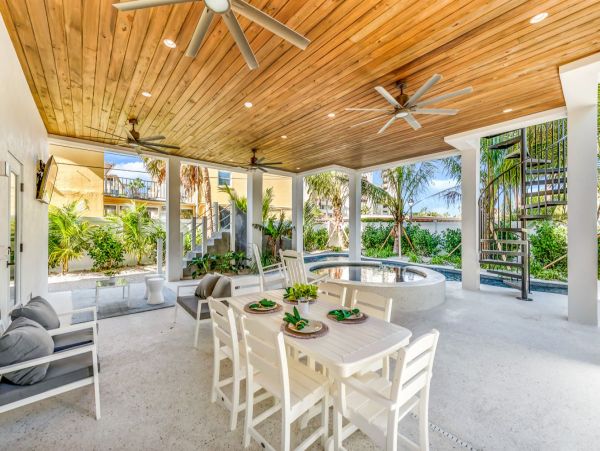 Siesta Key Luxury Rentals | Beach Home with Pool, Spa & Rooftop