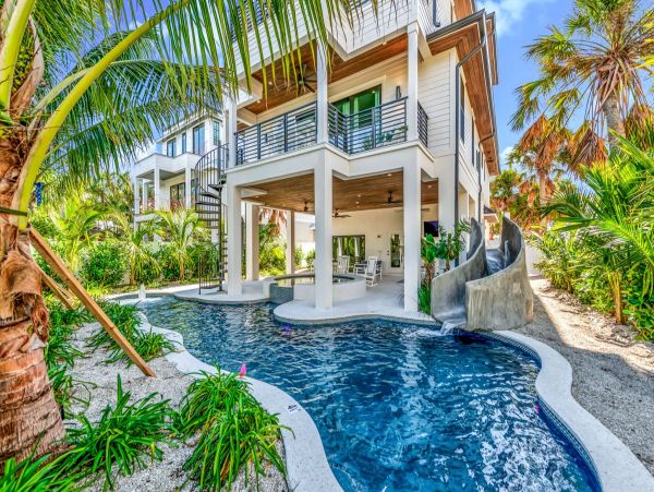 Siesta Key Luxury Rentals | Beach Home with Pool, Spa & Rooftop