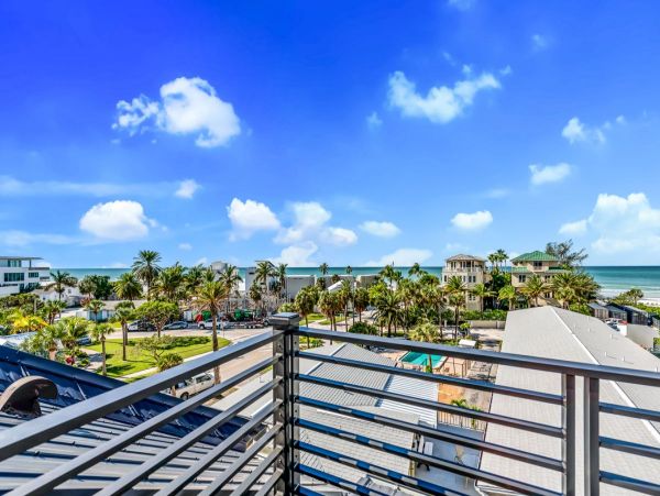 Siesta Key Luxury Rentals | Beach Home with Pool, Spa & Rooftop