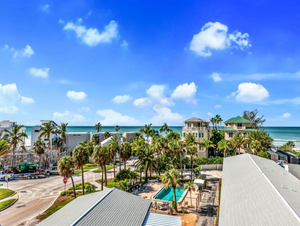 Siesta Key Luxury Rentals | Beach Home with Pool, Spa & Rooftop
