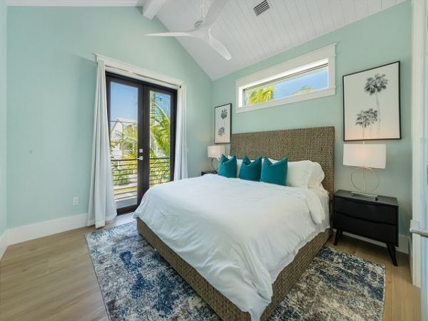 Luxury Bayfront Home at the North End of Anna Maria