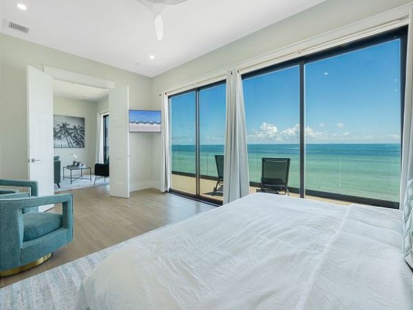 Luxury Bayfront Home at the North End of Anna Maria