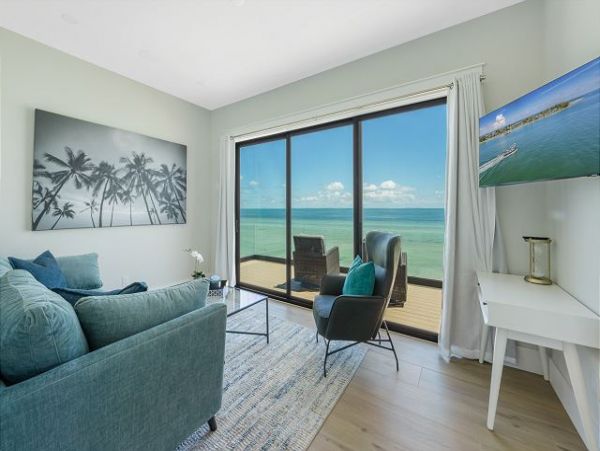 Luxury Bayfront Home at the North End of Anna Maria