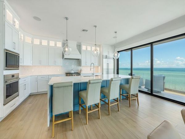 Luxury Bayfront Home at the North End of Anna Maria