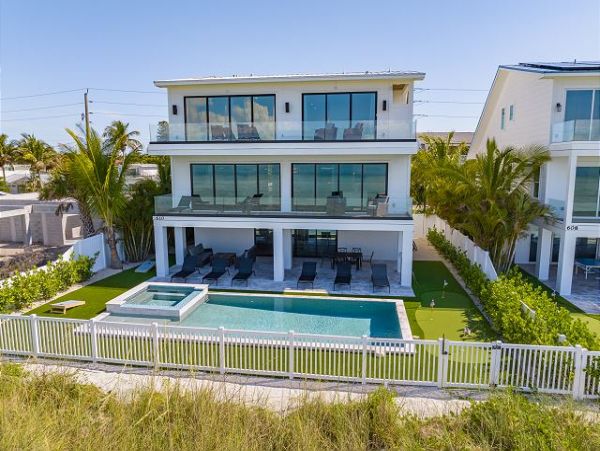 Luxury Bayfront Home at the North End of Anna Maria