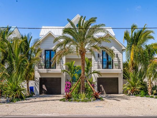 Luxury Bayfront Home at the North End of Anna Maria