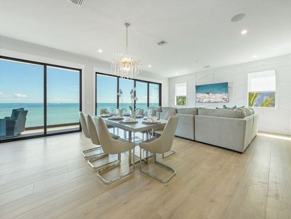 Luxury Bayfront Home at the North End of Anna Maria