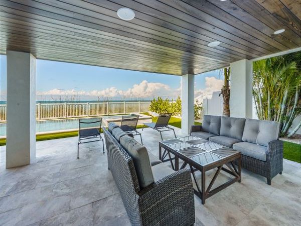 Luxury Bayfront Home at the North End of Anna Maria