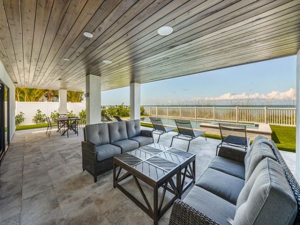 Luxury Bayfront Home at the North End of Anna Maria