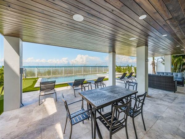Luxury Bayfront Home at the North End of Anna Maria