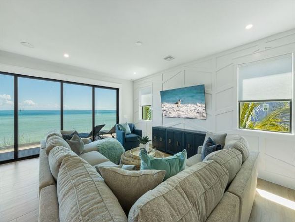 Luxury Bayfront Home at the North End of Anna Maria