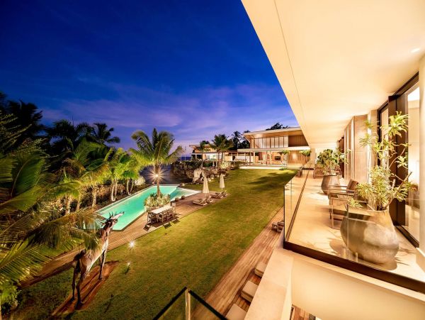 Dominican Republic Luxury Ten Bedroom Villa Beachfront