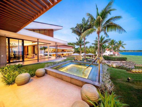 Dominican Republic Luxury Ten Bedroom Villa Beachfront