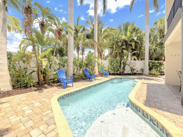 Walk to Beach Siesta Key Vacation Duplex Four Bedroom with Pool