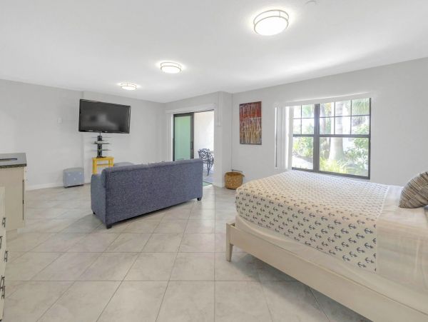 Walk to Beach Siesta Key Vacation Duplex Four Bedroom with Pool