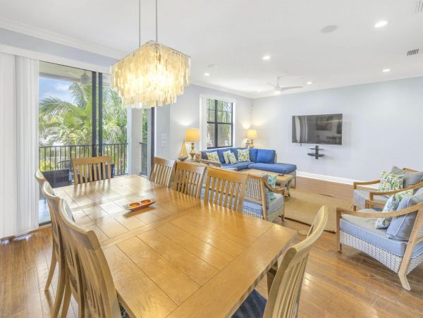 Walk to Beach Siesta Key Vacation Duplex Four Bedroom with Pool
