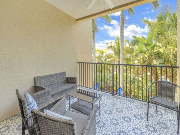 Walk to Beach Siesta Key Vacation Duplex Four Bedroom with Pool