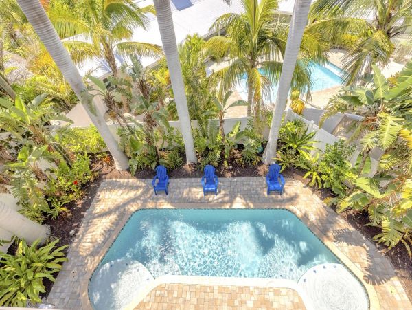 Walk to Beach Siesta Key Vacation Duplex Four Bedroom with Pool