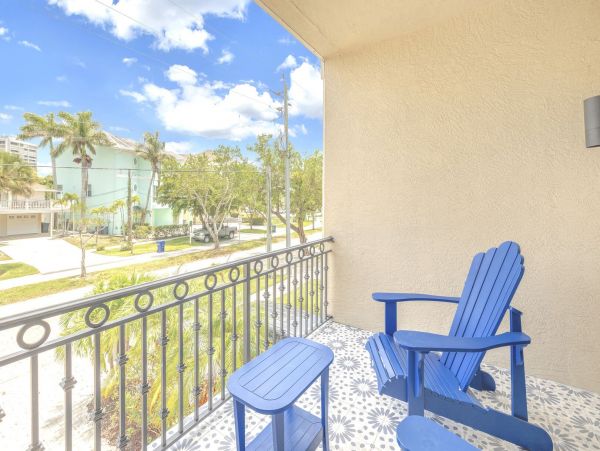 Walk to Beach Siesta Key Vacation Duplex Four Bedroom with Pool
