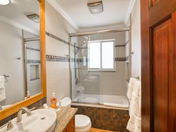 Canalfront Vacation Home with Private Pool Sleeps 6