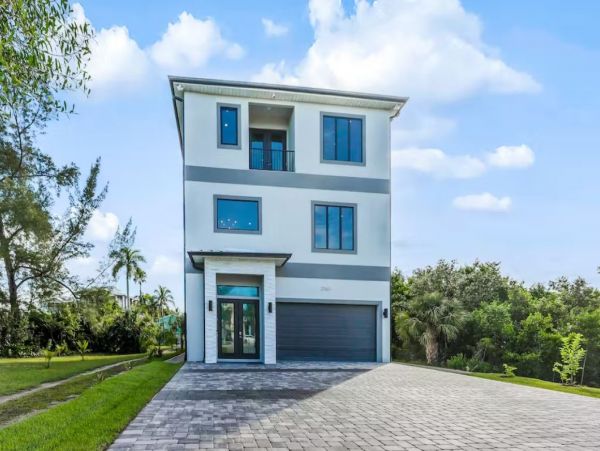 Luxury Vacation Home in Bonita Springs with Pool & SPA