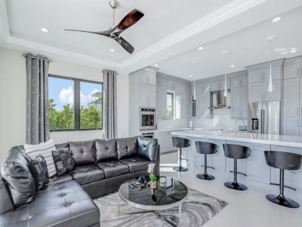Luxury Vacation Home in Bonita Springs with Pool & SPA