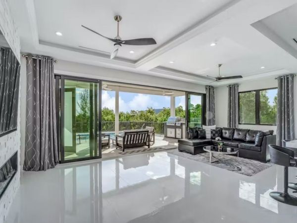 Luxury Vacation Home in Bonita Springs with Pool & SPA