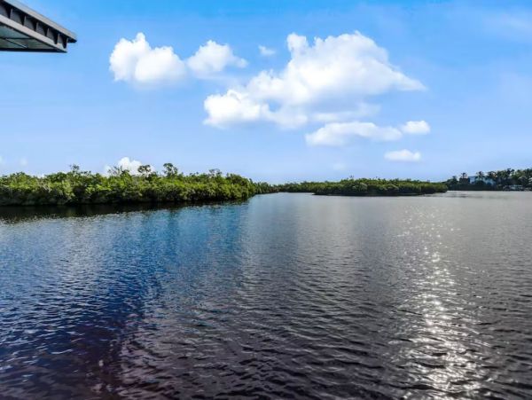 Luxury Vacation Home in Bonita Springs with Pool & SPA