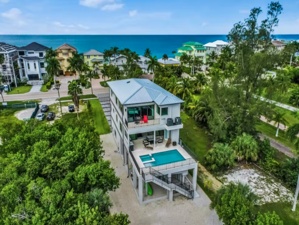 Luxury Vacation Home in Bonita Springs with Pool & SPA