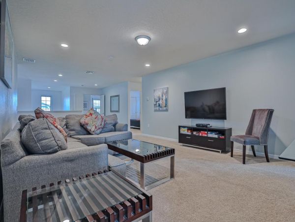 Beautiful 8 Bedroom Home with Private Pool