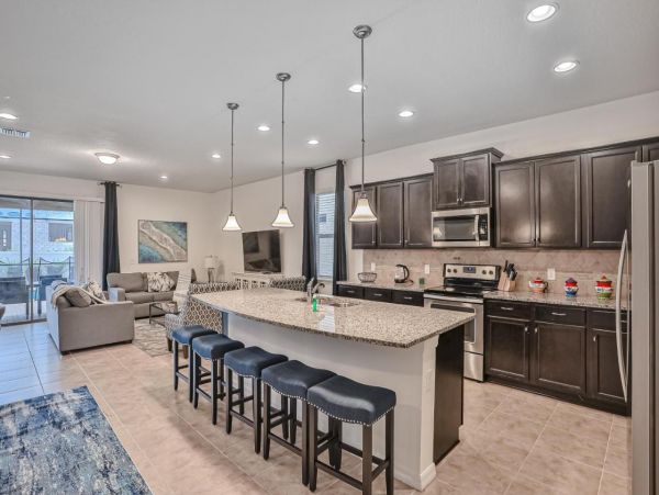 Beautiful 8 Bedroom Home with Private Pool
