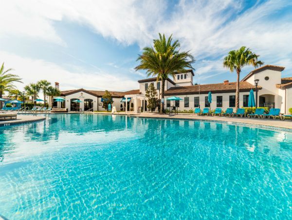 Beautiful 8 Bedroom Home with Private Pool