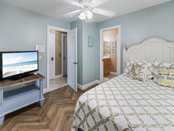 Luxurious Gulf Views Property in Panama City with Game Room & Pool Access