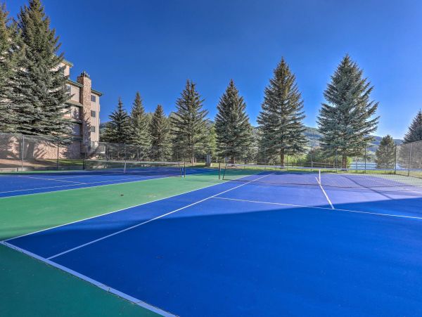 Walk to Avon Restaurants & Free Shuttle to Beaver Creek